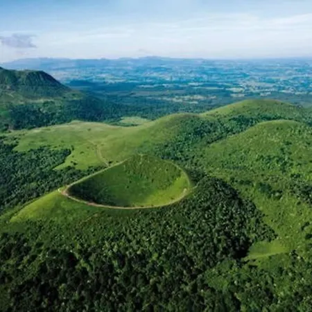 - Balcons Des Volcans - Vue Puy De Dome Apartament *