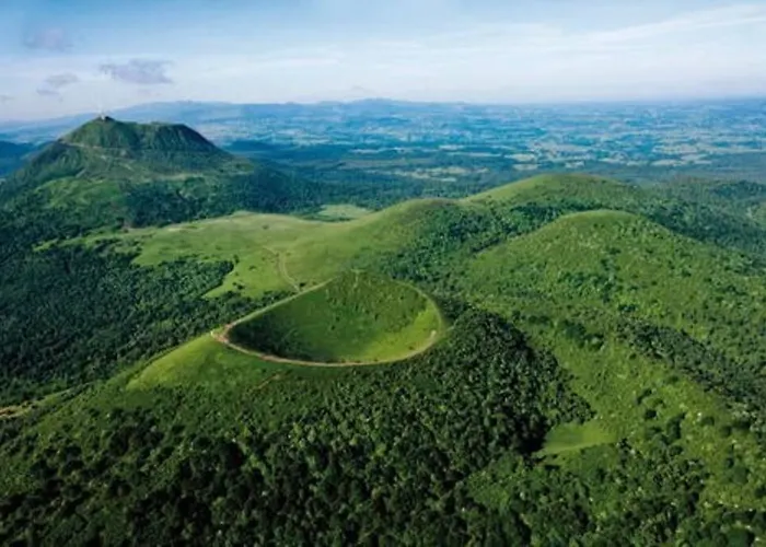 - Balcons Des Volcans - Vue Puy De Dome Apartament *